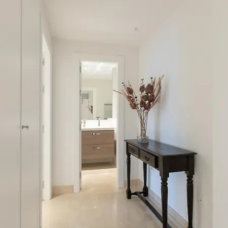 Lujoso Con Piscina En Paseo Maritimo