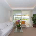 Lujoso Con Piscina En Paseo Maritimo マルベーリャ
