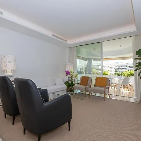 דירה Lujoso Con Piscina En Paseo Maritimo מארבלה