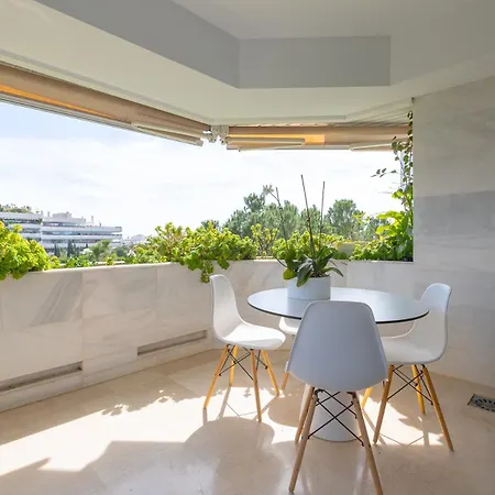 Lujoso Con Piscina En Paseo Maritimo * מארבלה