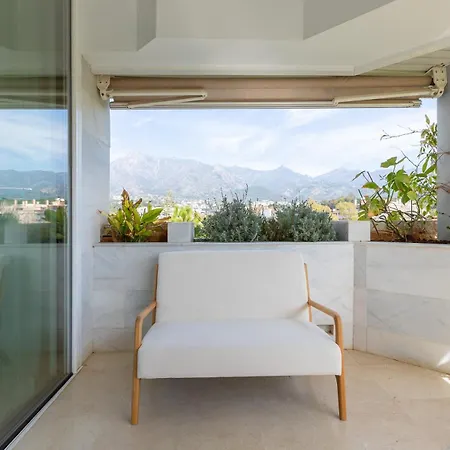 Lujoso Con Piscina En Paseo Maritimo ماربيا