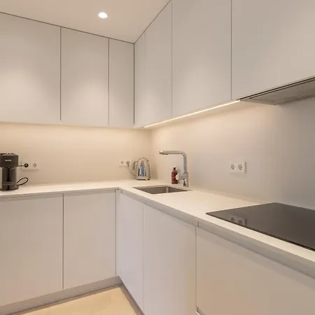 דירה Lujoso Con Piscina En Paseo Maritimo מארבלה