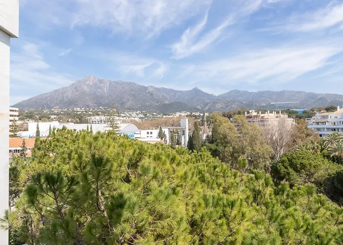 Lujoso Con Piscina En Paseo Maritimo * Marbella