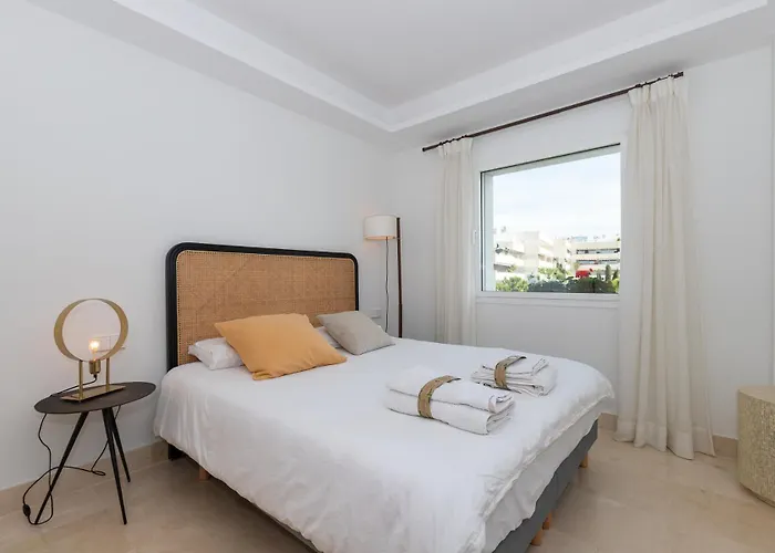 Lujoso Con Piscina En Paseo Maritimo