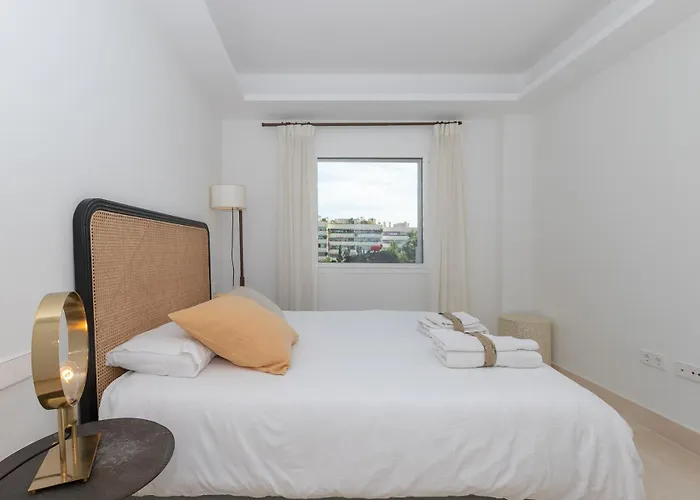 Lujoso Con Piscina En Paseo Maritimo * Marbella