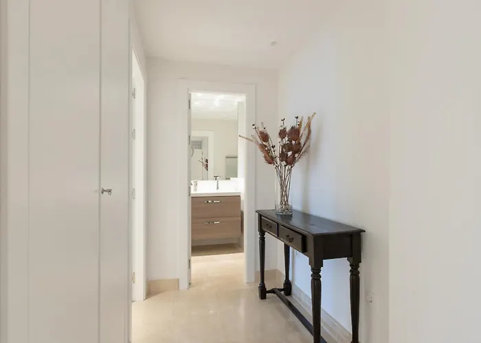 Lujoso Con Piscina En Paseo Maritimo