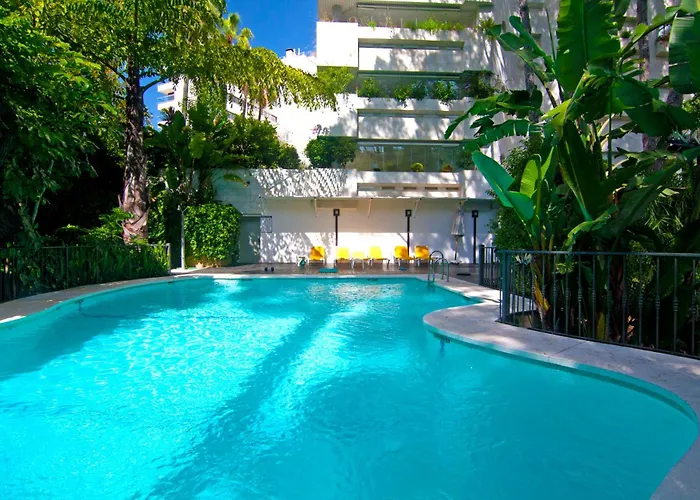 Lujoso Con Piscina En Paseo Maritimo