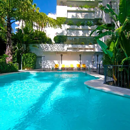 Lujoso Con Piscina En Paseo Maritimo